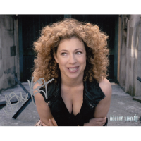 P2511 Doctor Who Alex Kingston UNSIGNED 10" x 8" photograph 