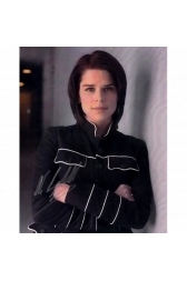 Neve Campbell Autographed 8" x 10" - 5